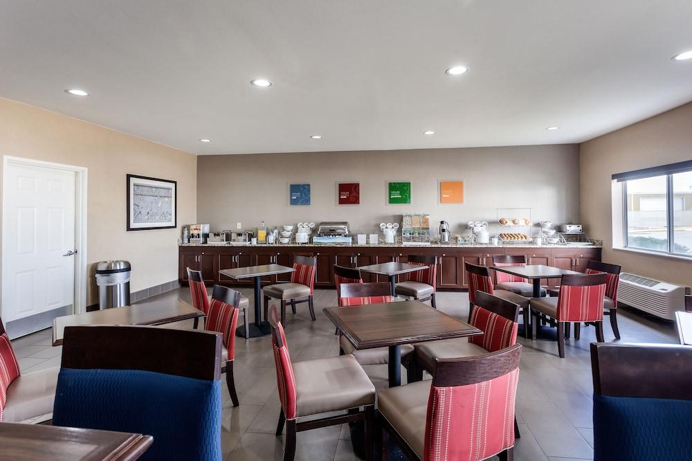 Comfort Suites Lincoln North photo 18