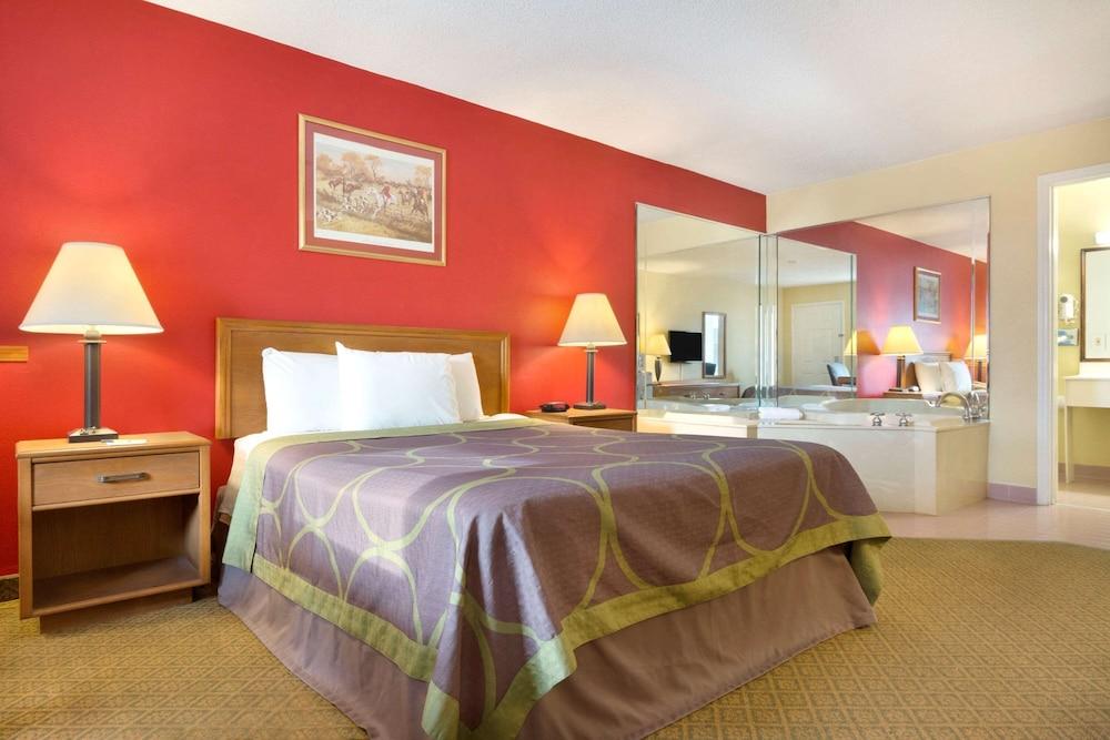 Super 8 by Wyndham Lancaster photo 14