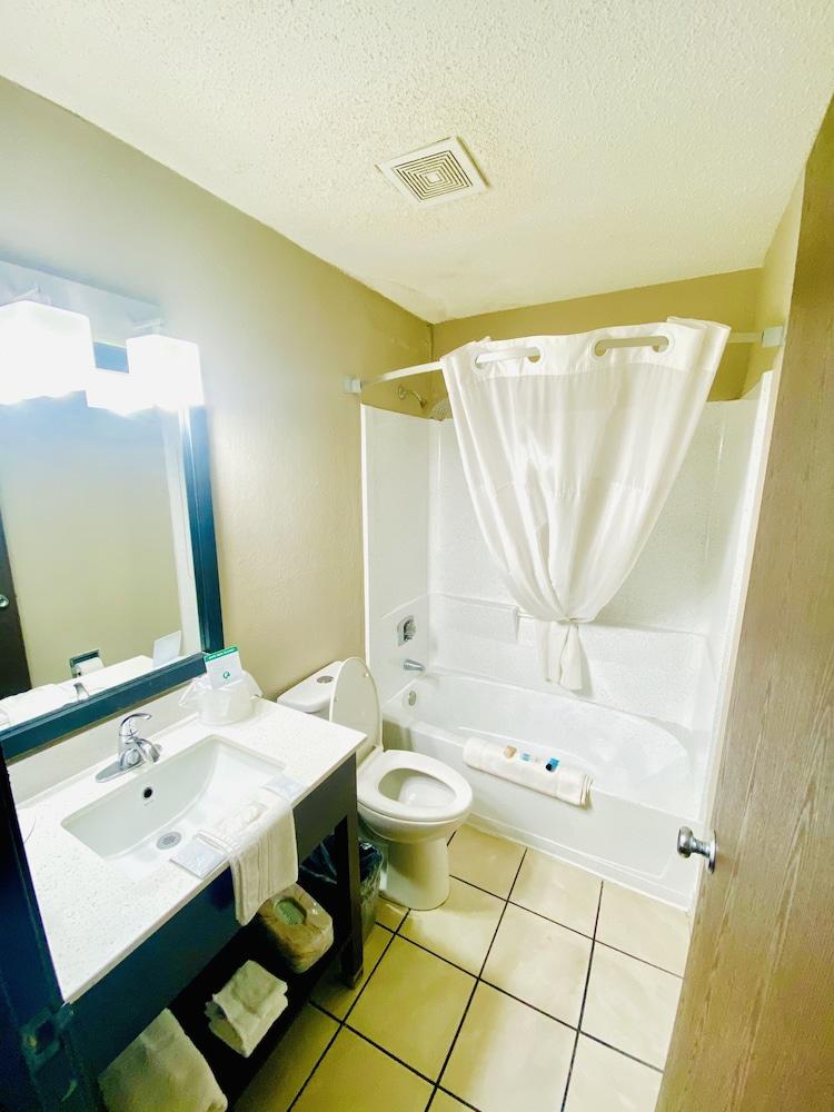 Super 8 by Wyndham Wyoming/Grand Rapids Area photo 10