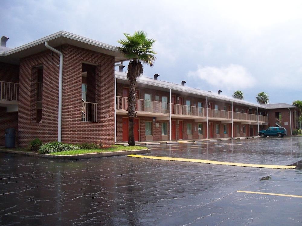 SureStay by Best Western Jacksonville Airport photo 45