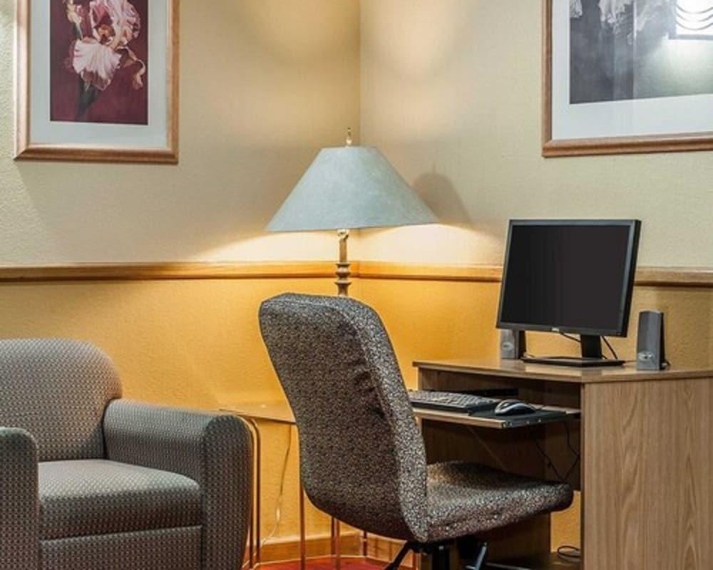 Quality Inn & Suites Shelbyville I-74 photo 19