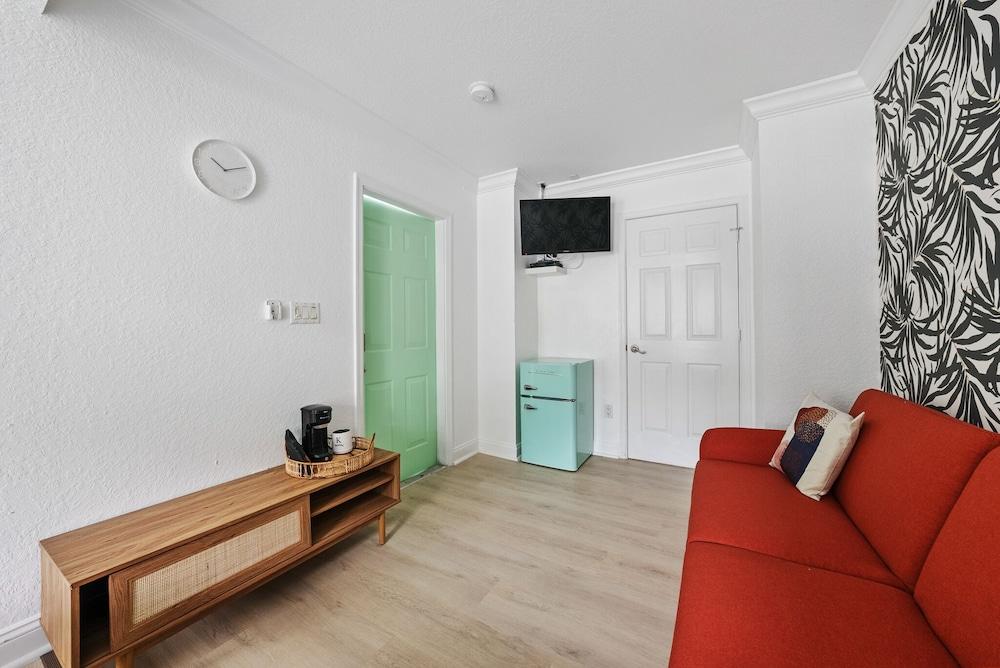 Las Olas Guest House photo 12