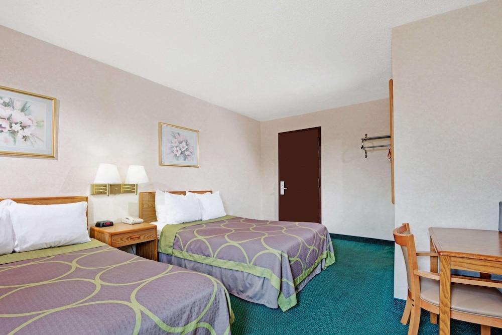 Super 8 by Wyndham Kenmore/Buffalo/Niagara Falls Area photo 14