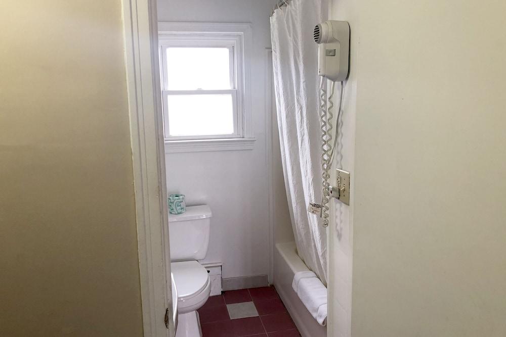 OYO Hotel Starlite Seneca Falls photo 36