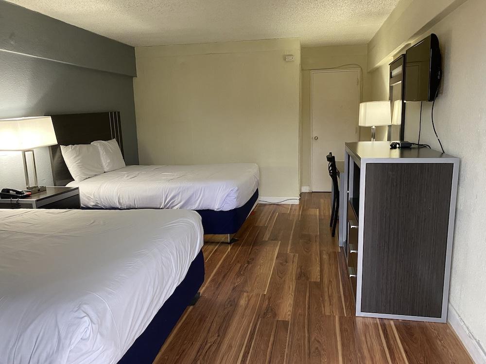 Red Carpet Inn & Suites photo 23