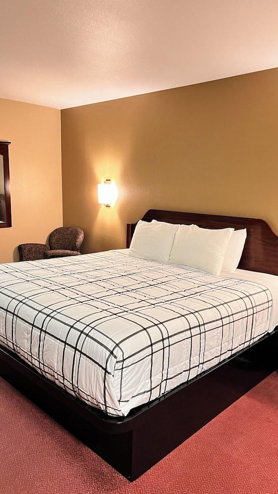 Morgan Inn And Suites photo 29
