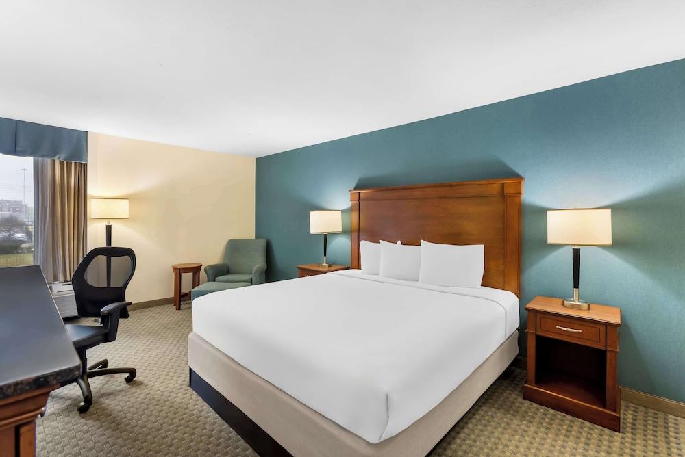Sonesta Essential Houston Hobby Airport photo 12