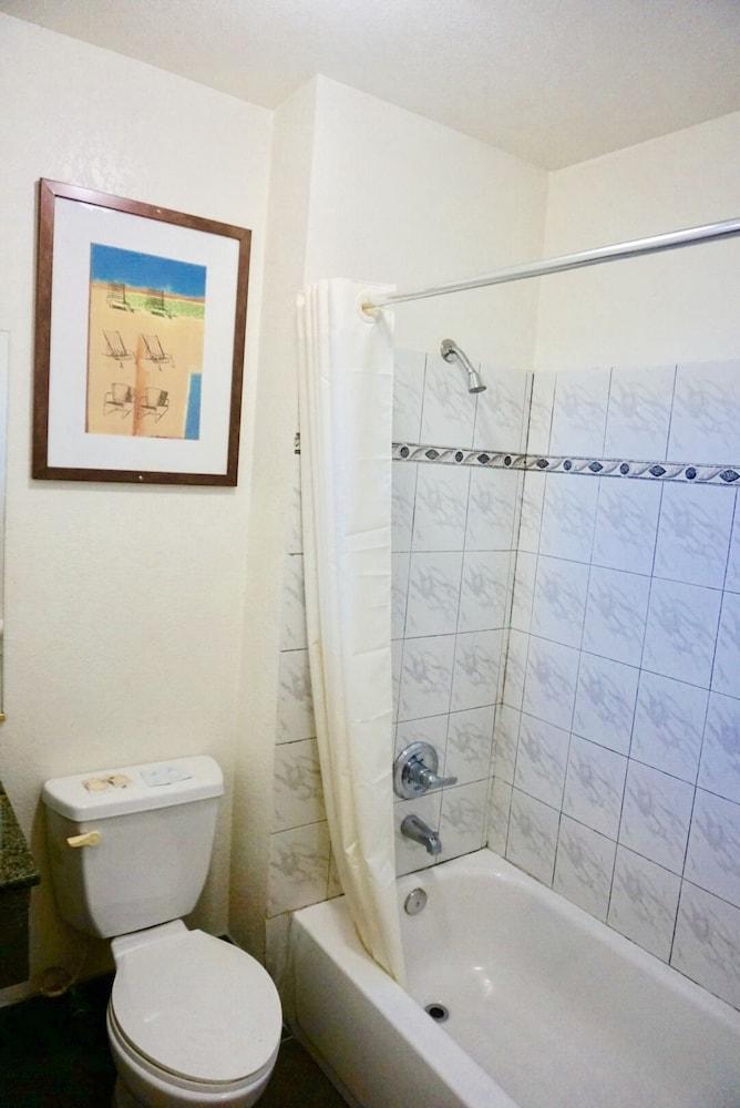 Satellite Motel photo 22