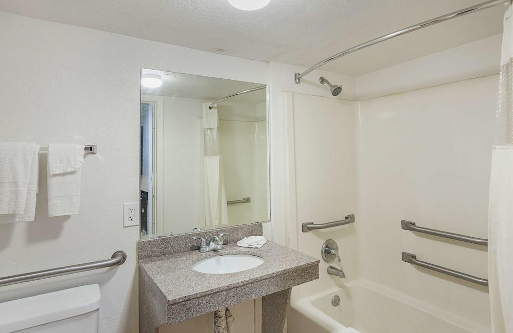 Studio 6 Fort Worth, TX - Meacham photo 21
