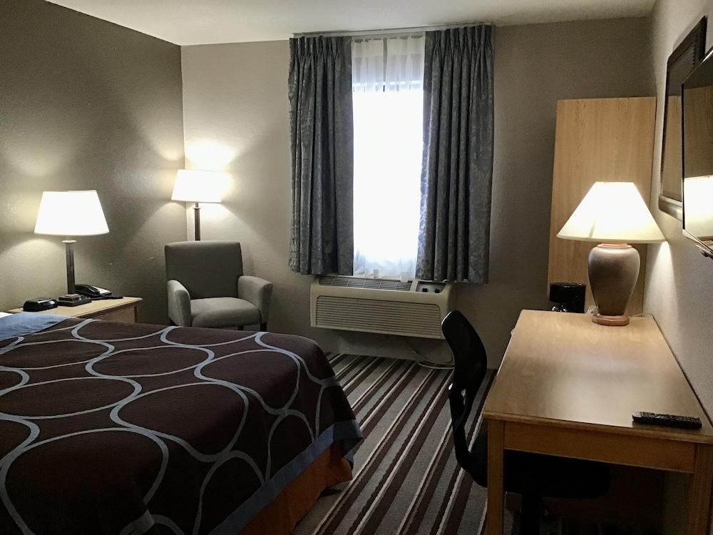 Super 8 by Wyndham Spokane/West photo 8