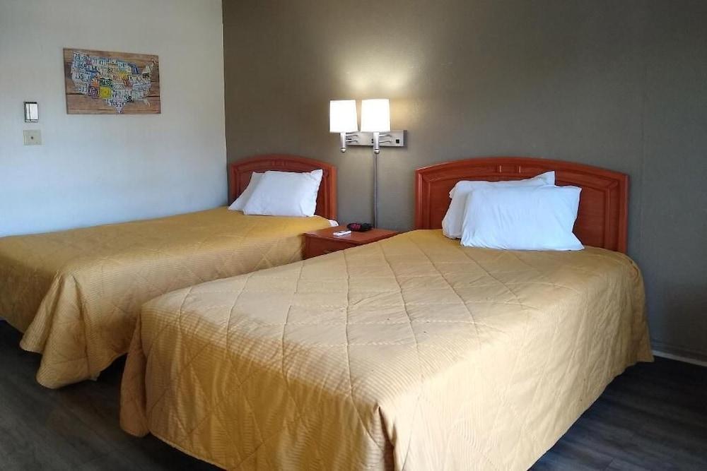 Rodeway Inn photo 5