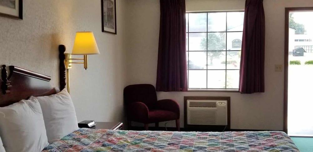 Americas Inn photo 23