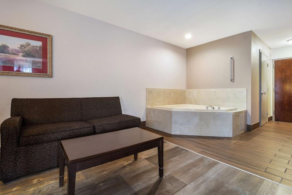 SureStay Plus Hotel by Best Western Tarboro photo 8