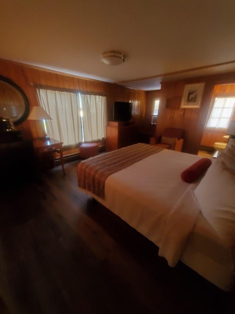 Bayview Lakefront Motel photo 7