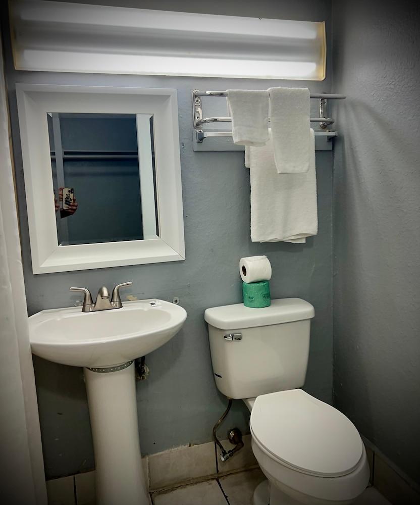 Regency Inn - Fort Sam Houston photo 21
