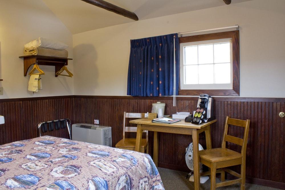 Lake Lodge Cabins - Inside the Park photo 2