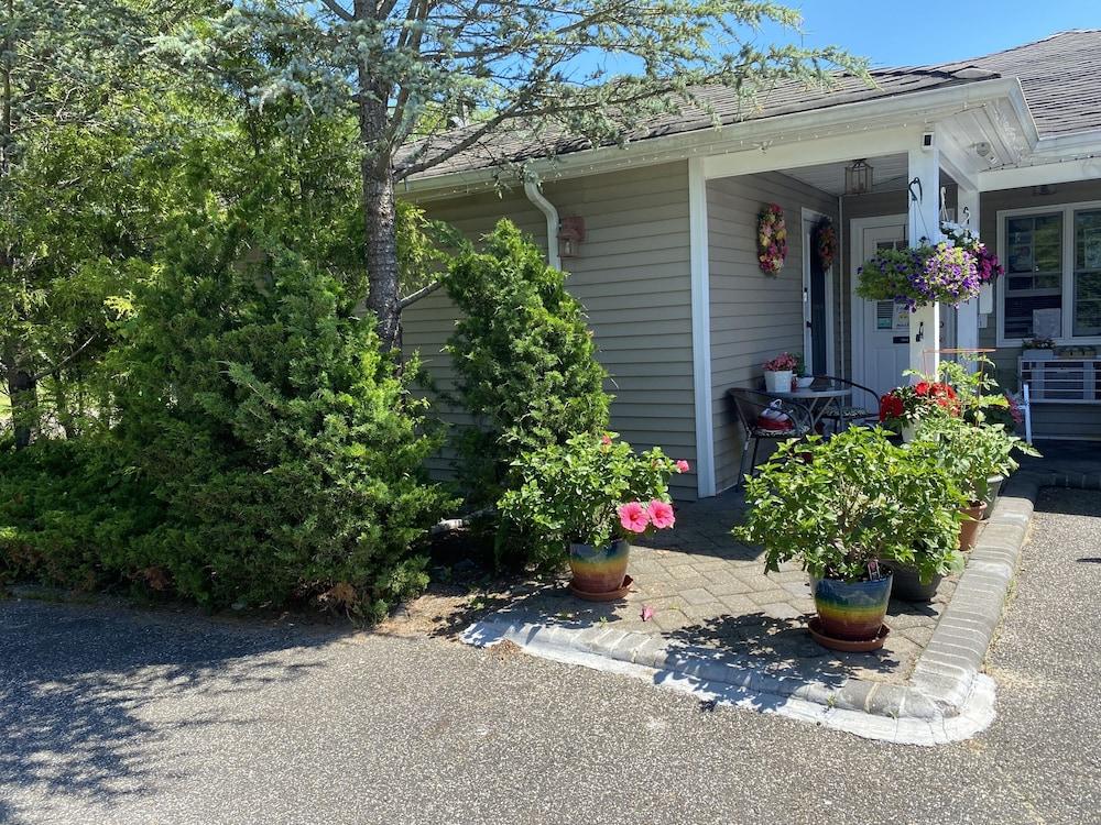 Westhampton Seabreeze Motel photo 11