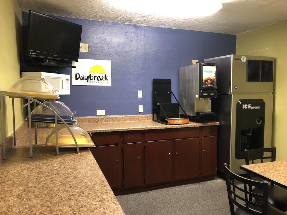 Americas Best Value Inn Hobbs photo 28