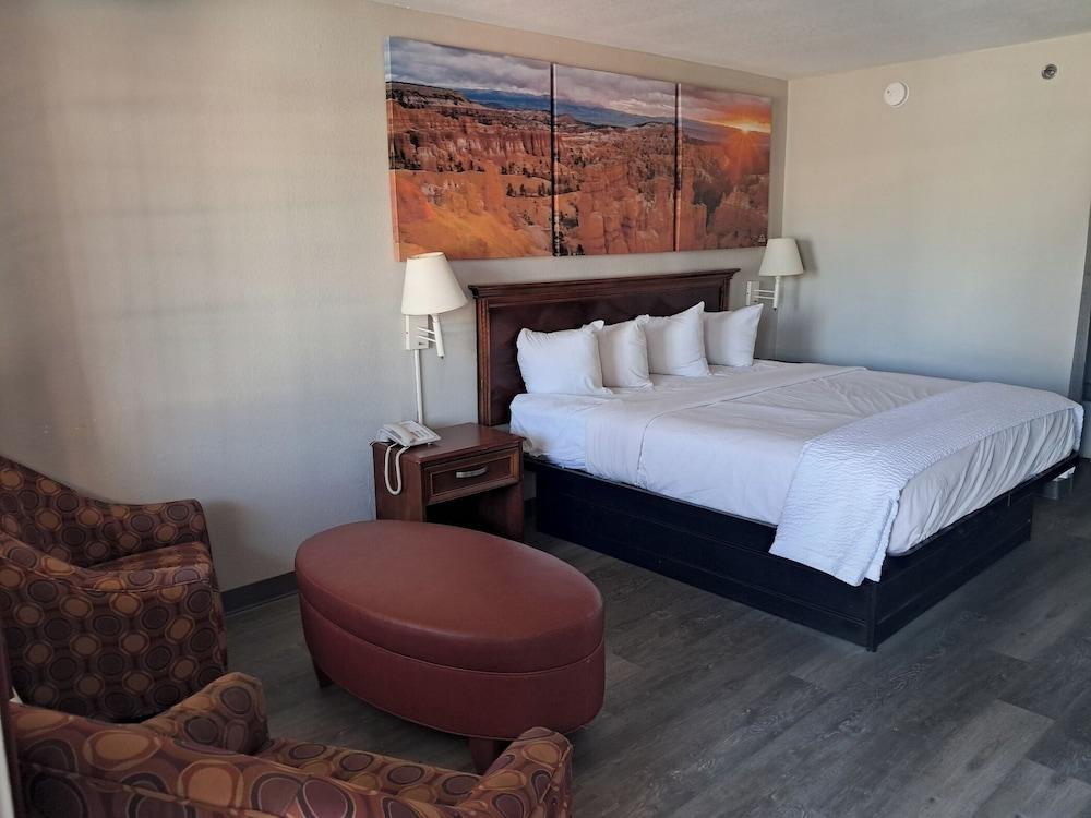 Days Inn by Wyndham Safford, AZ photo 25