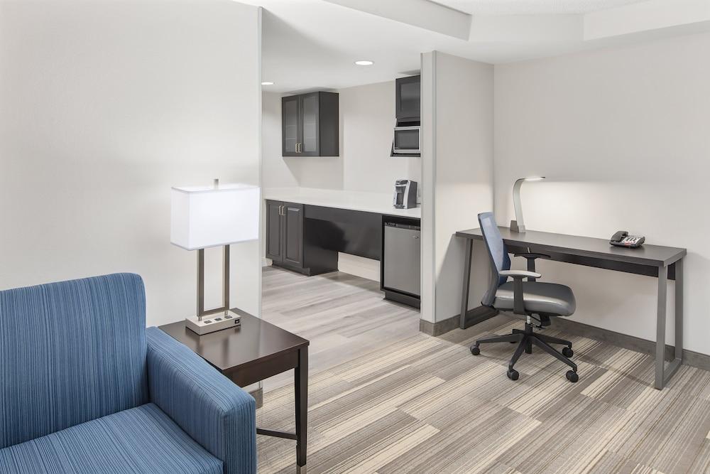 Holiday Inn Express & Suites Greenville-I-85 & Woodruff Rd by IHG photo 9