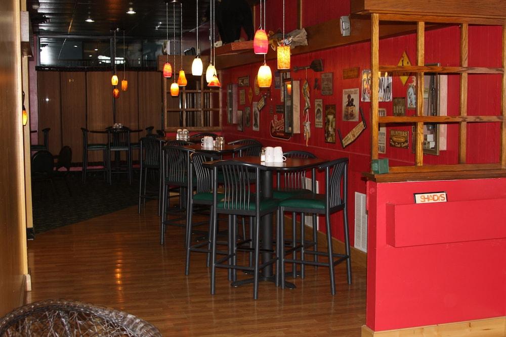 Gladstone Inn & Suites photo 17