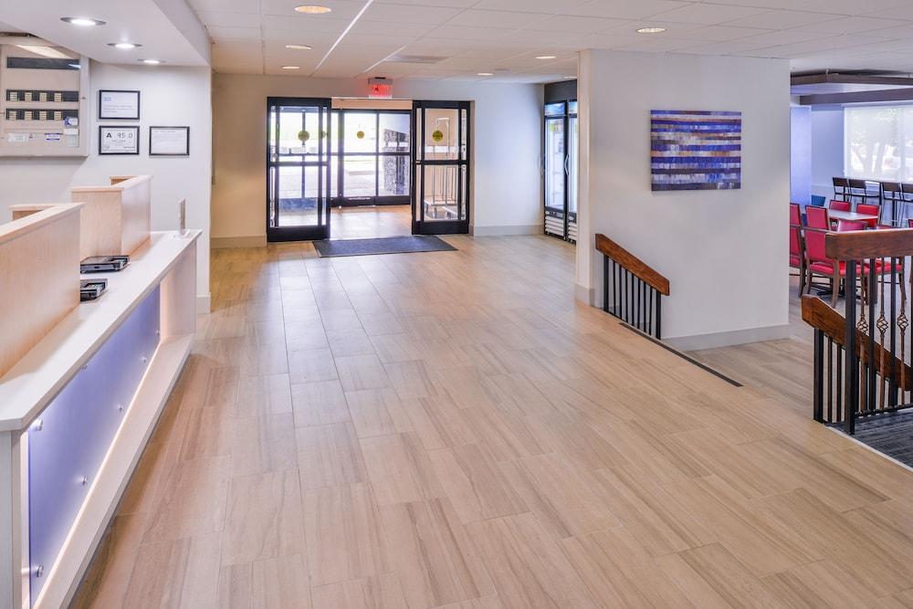 Holiday Inn Express Burlington by IHG photo 71