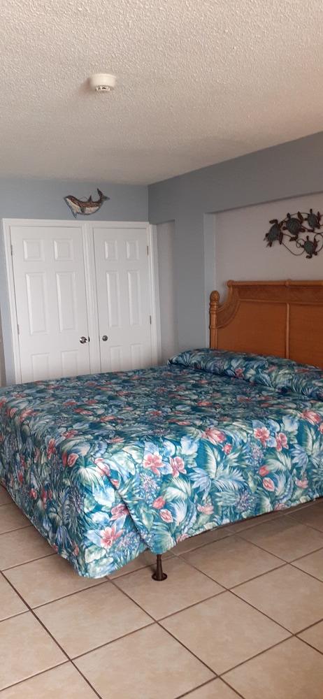 Hawaiian Inn Beach Resort photo 21
