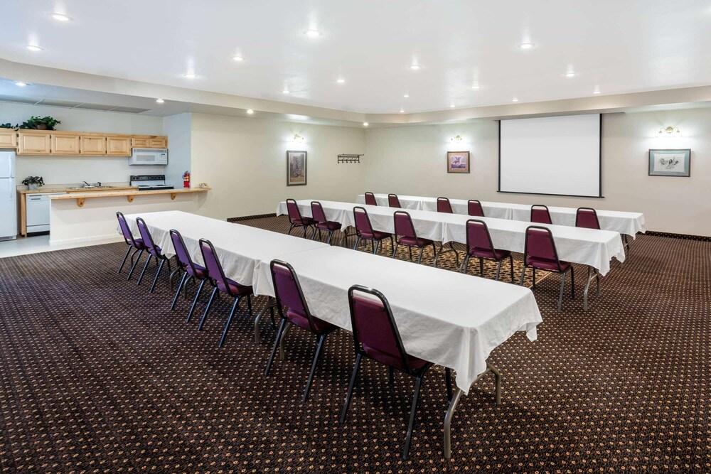 Inn at Lander, Travelodge by Wyndham photo 65
