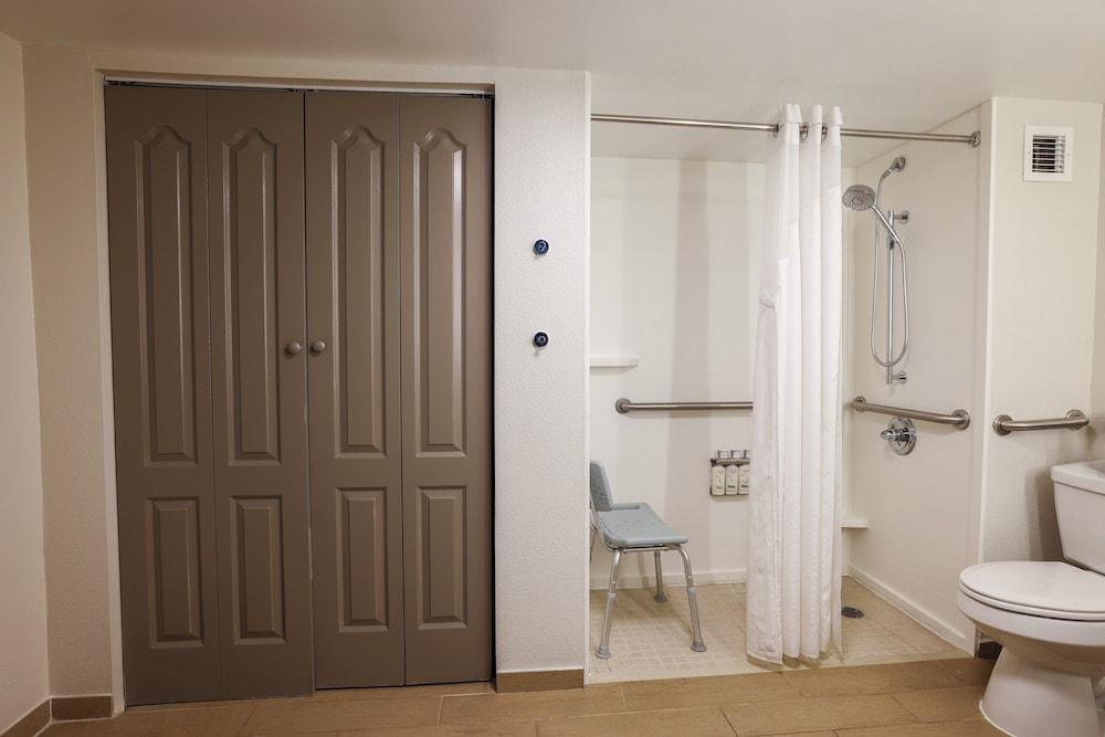 Holiday Inn Express Burlington by IHG photo 25