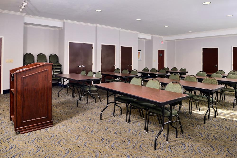 Holiday Inn Express Hotel & Suites San Antonio by IHG photo 59