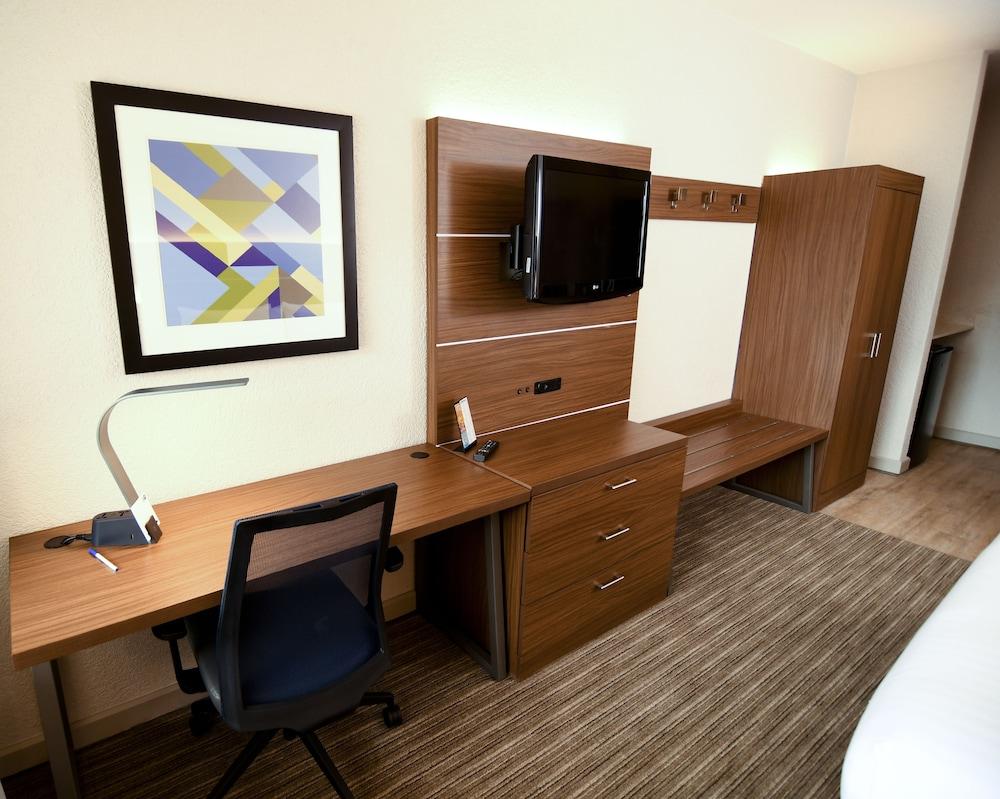 Holiday Inn Express Hotel & Stes Port Clinton-Catawba Island by IHG photo 15