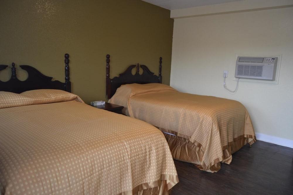 Regency Inn photo 8