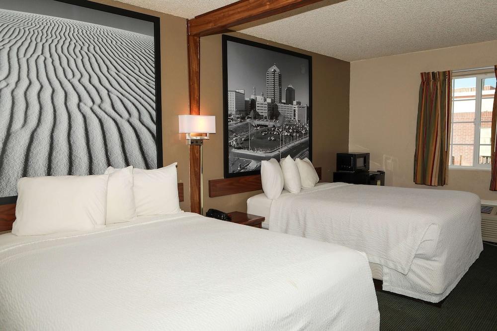 Super 8 by Wyndham Gallup photo 13