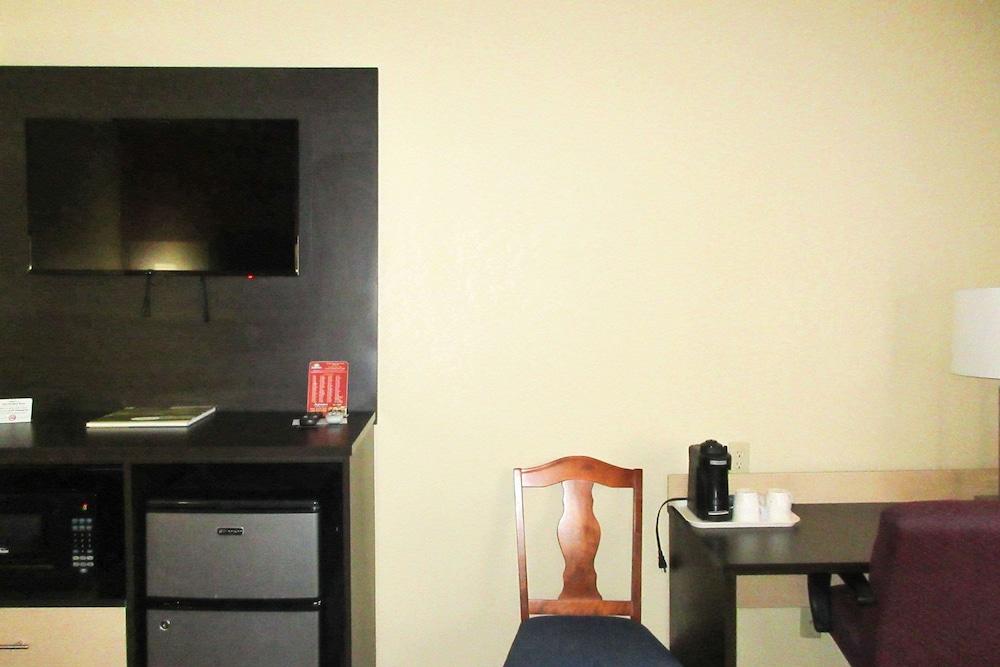 Quality Inn & Suites Benton Harbor - St. Joseph photo 14