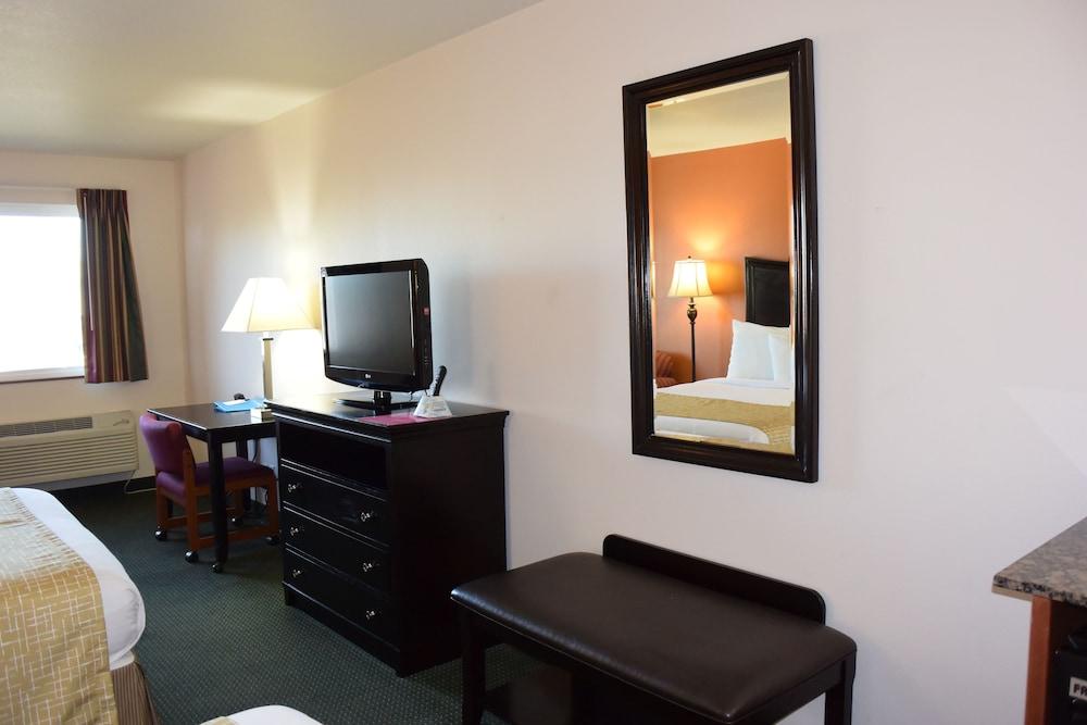 Travelodge Suites by Wyndham Newberg photo 12