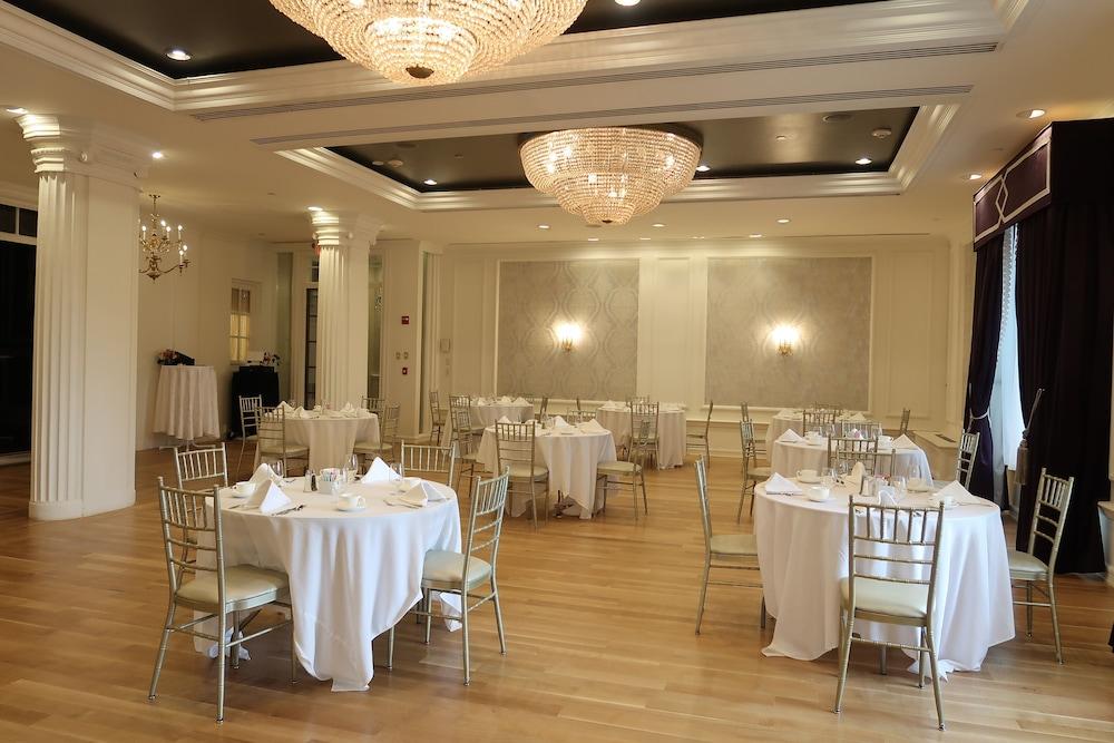 The Mansion at Glen Cove photo 2