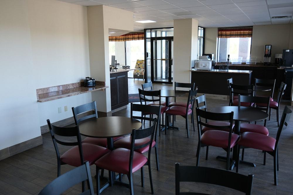 Red Roof Inn Staunton photo 14