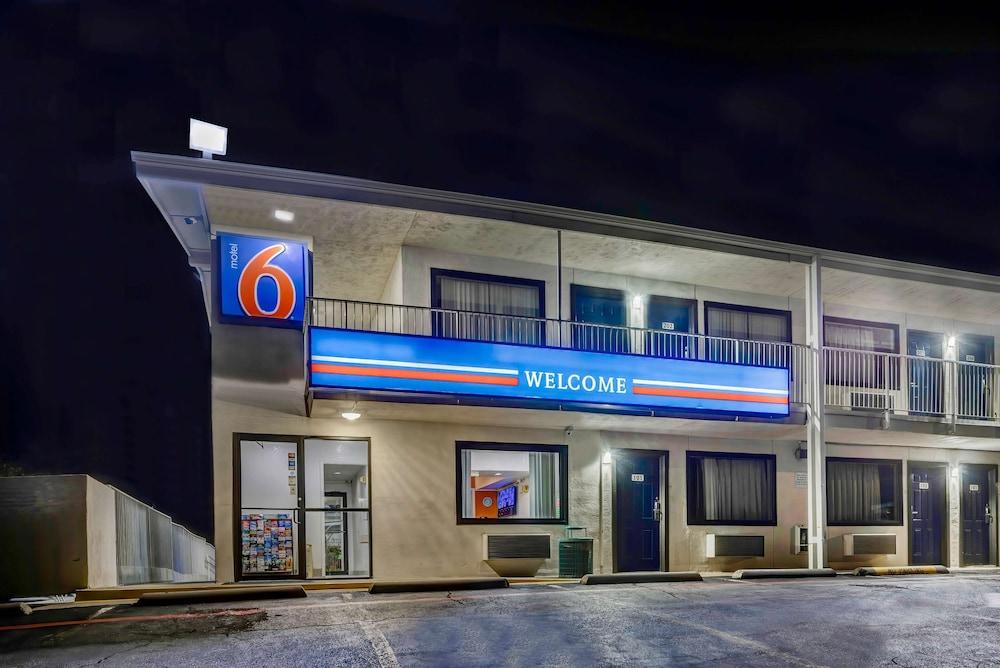 Motel 6 Denton, TX - UNT photo 3