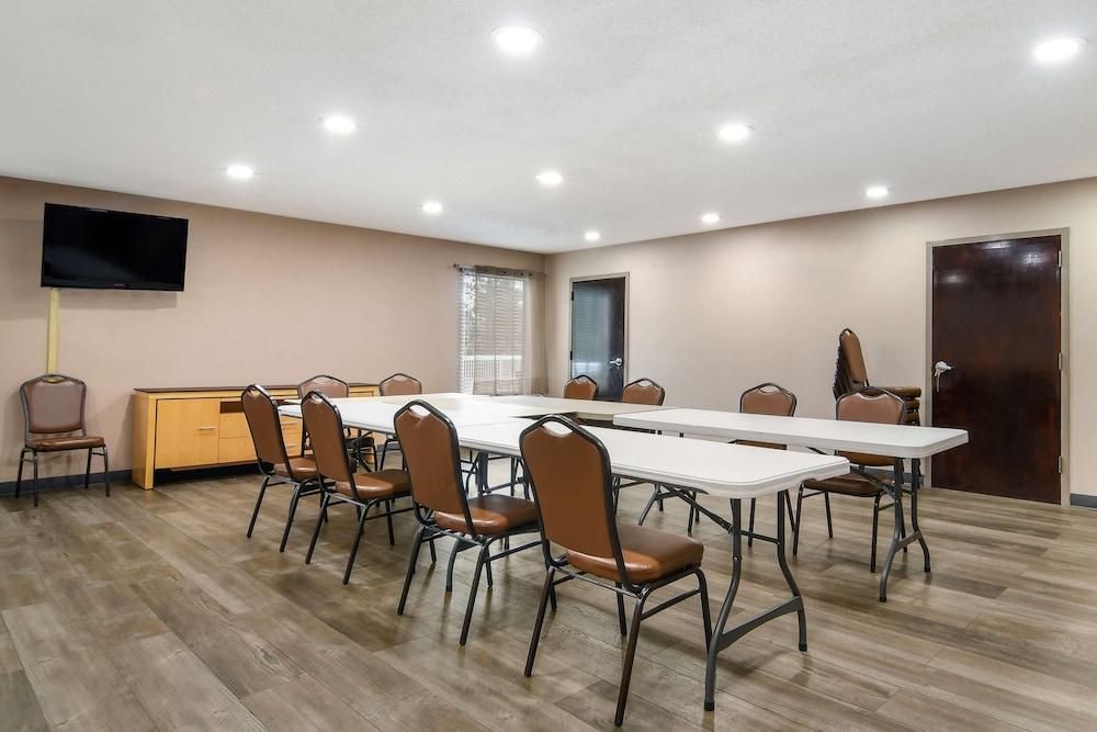 SureStay Plus Hotel by Best Western Tarboro photo 25