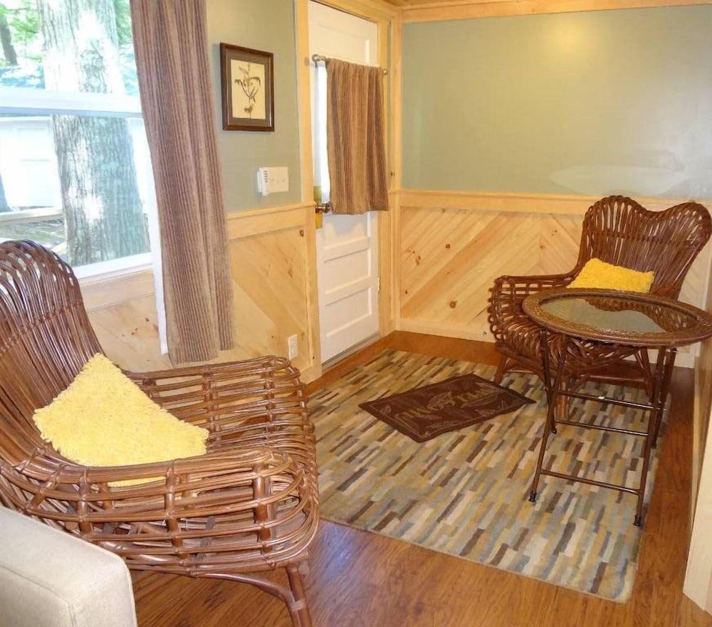 Hinckley's Dreamwood Cottages photo 49