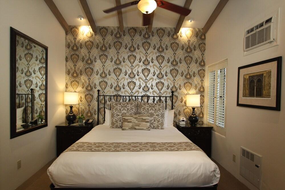 Cypress Inn photo 26