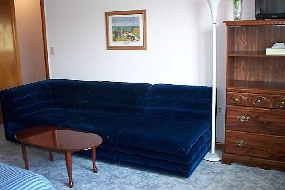 Aquarius Arms Motel photo 2
