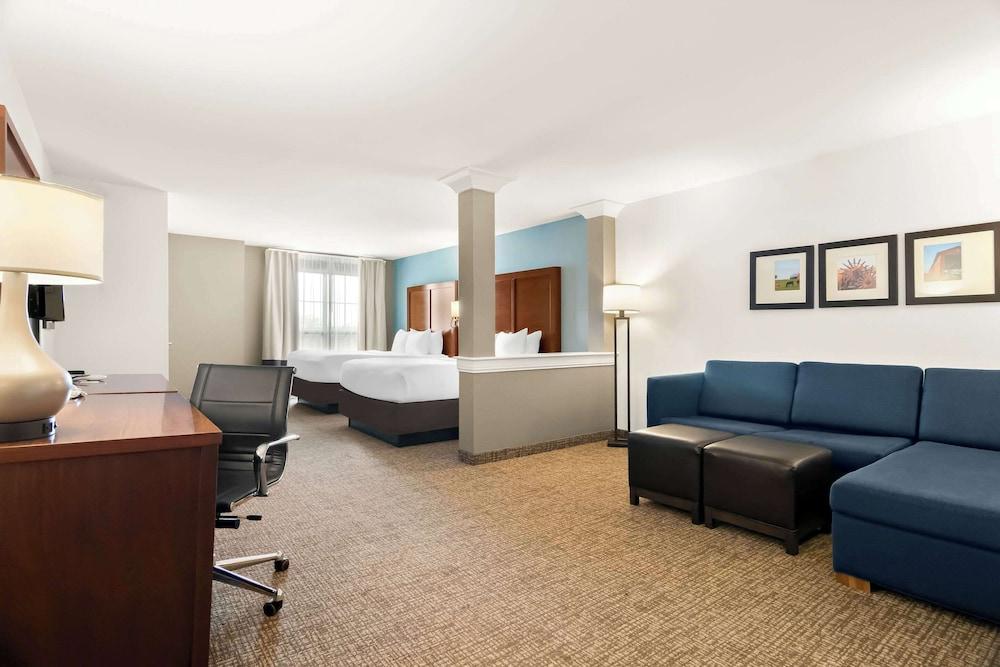 Comfort Suites Rensselaer near Fair Oaks photo 21