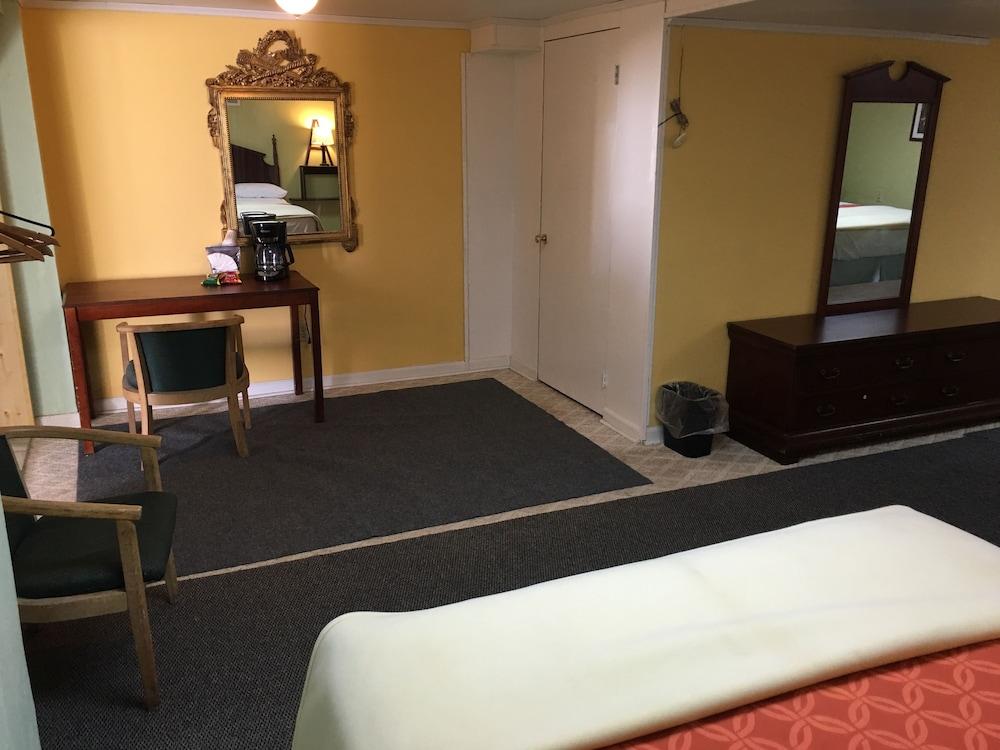 Dixie Plaza Hotel photo 19
