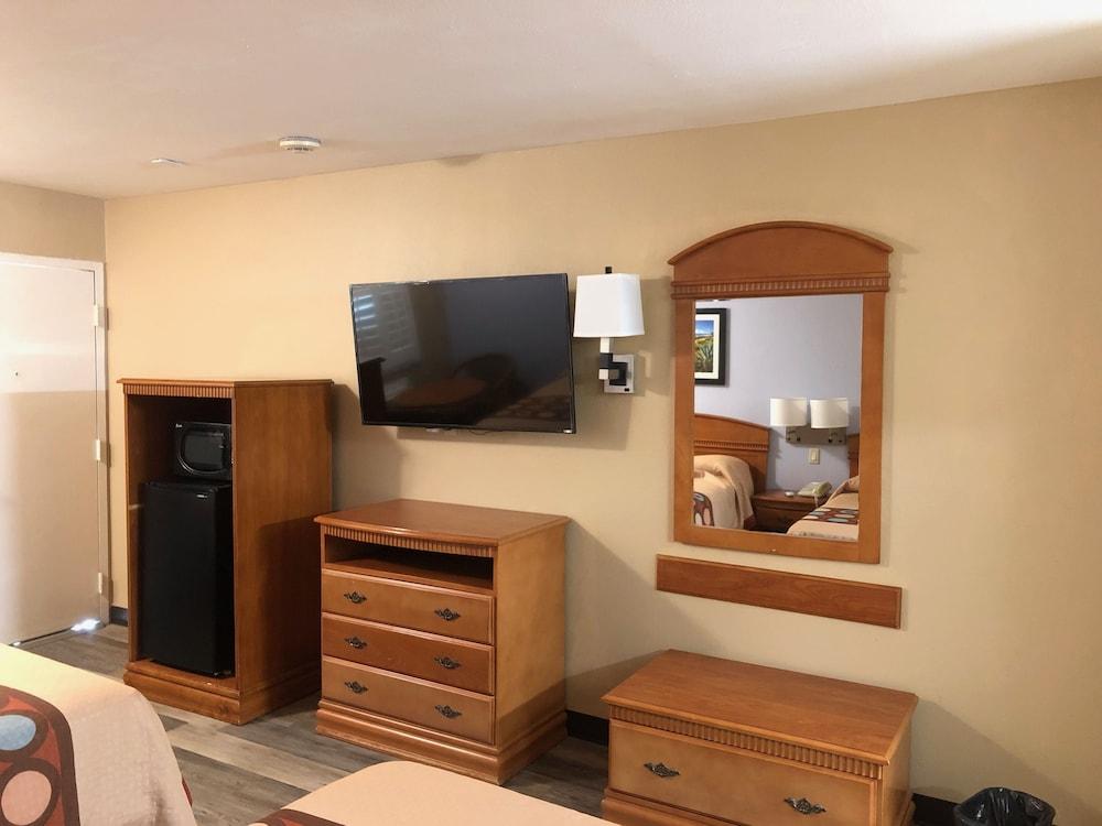 Orange Tustin Inn photo 9