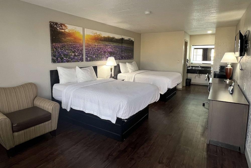 Days Inn by Wyndham Canton photo 11