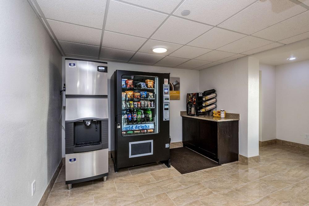 Motel 6 Peoria, IL photo 35