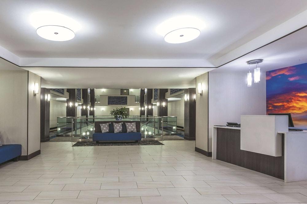 La Quinta Inn & Suites by Wyndham Covington photo 2