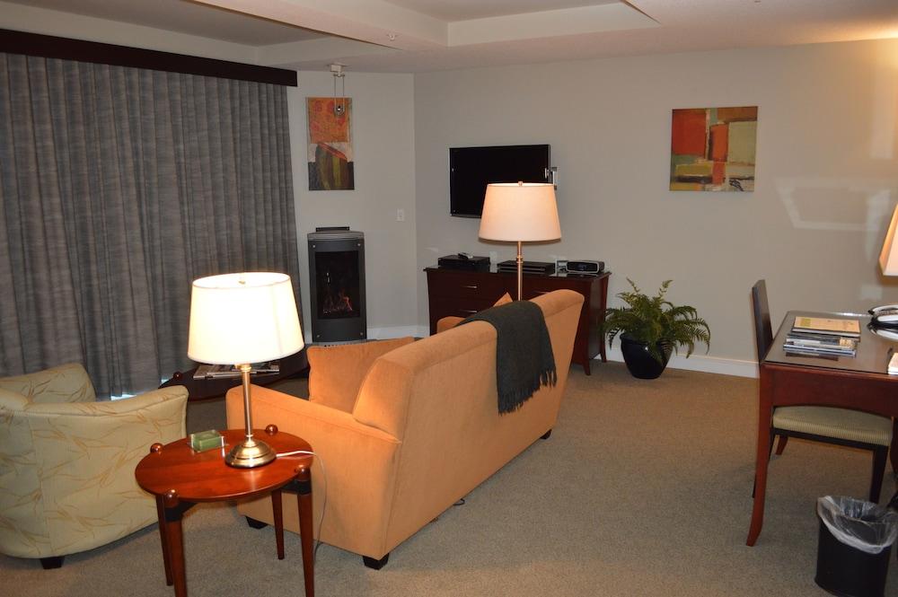Whale Cove Inn photo 41