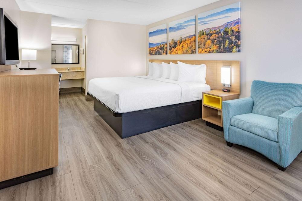 Red Roof Inn Leeds photo 11